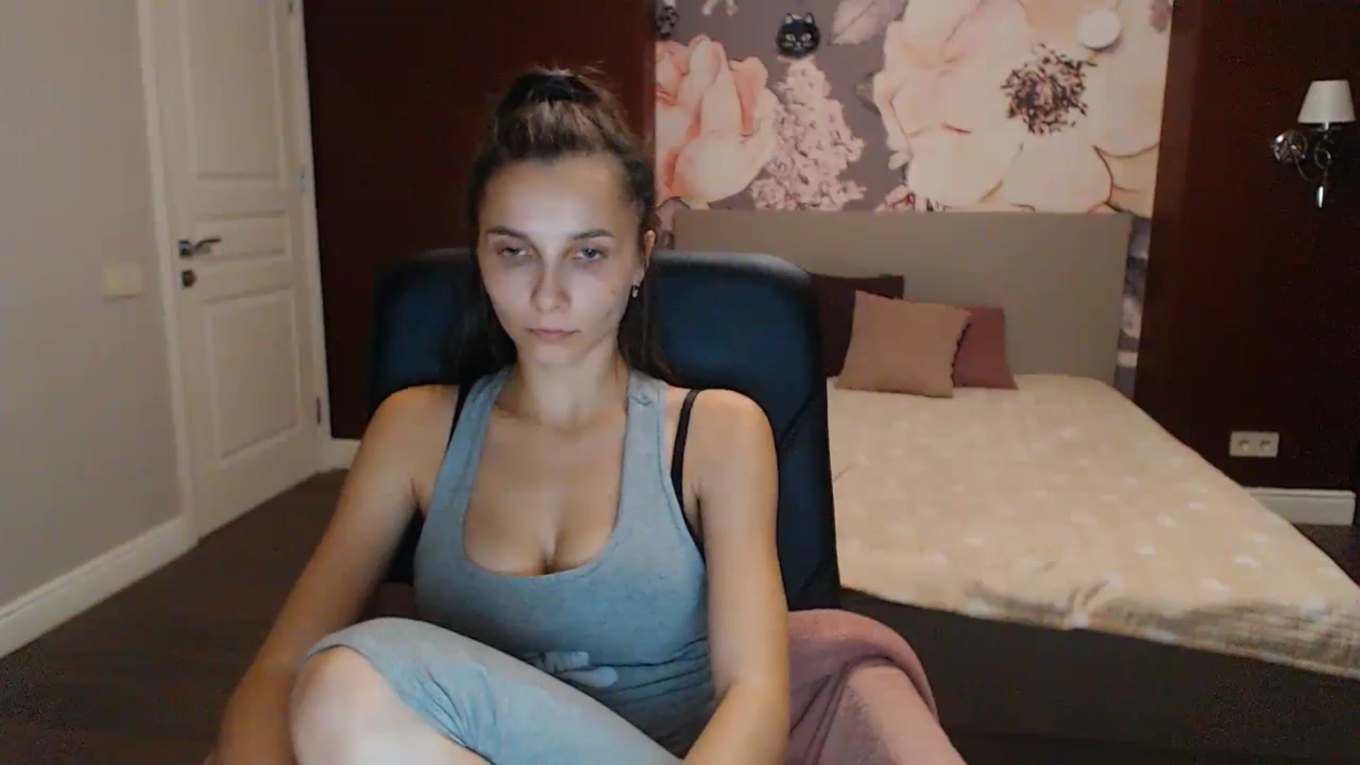Gallery image thumbnail from Karina_Mils's myfreecams stream on, 10/15/2023, 16:18 image 14 of 20