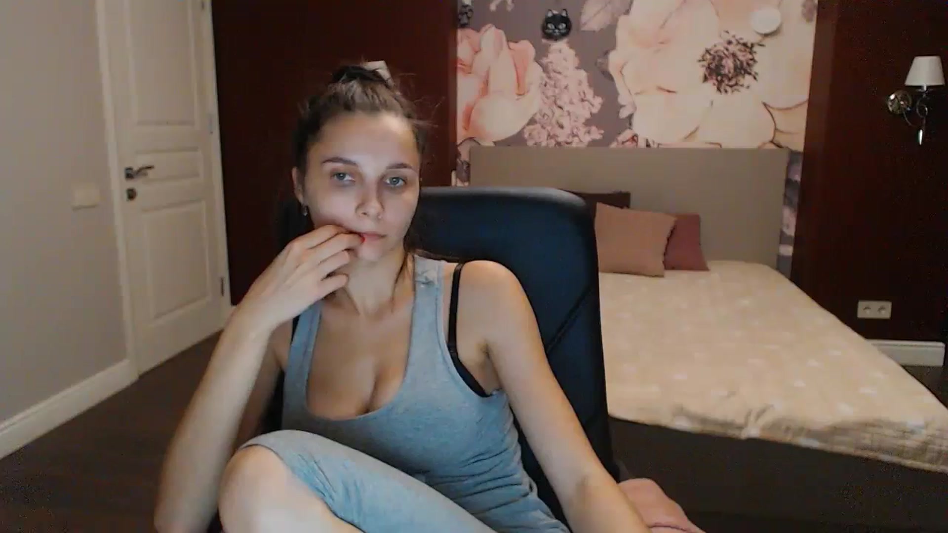 Gallery image thumbnail from Karina_Mils's myfreecams stream on, 10/15/2023, 16:18 image 5 of 20