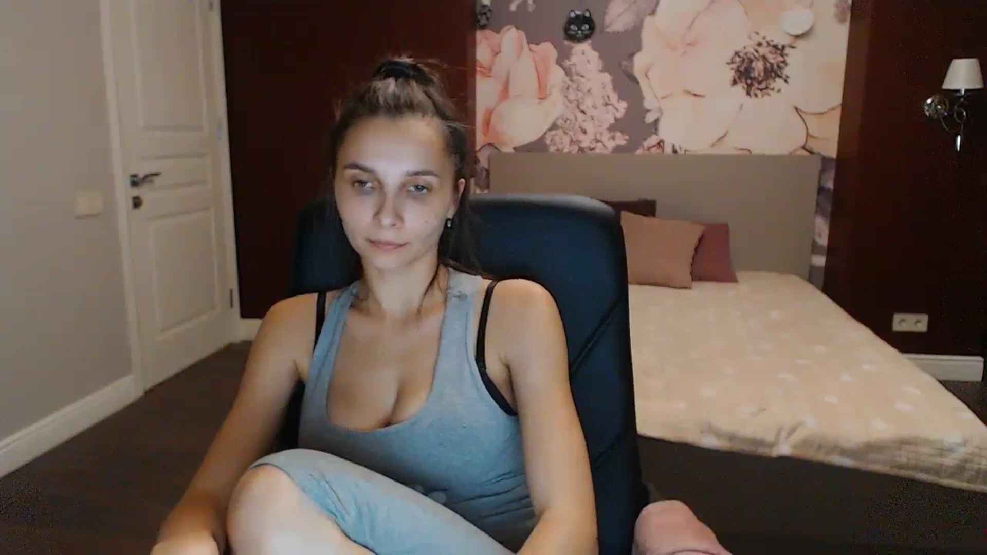 Gallery image thumbnail from Karina_Mils's myfreecams stream on, 10/15/2023, 16:18 image 6 of 20