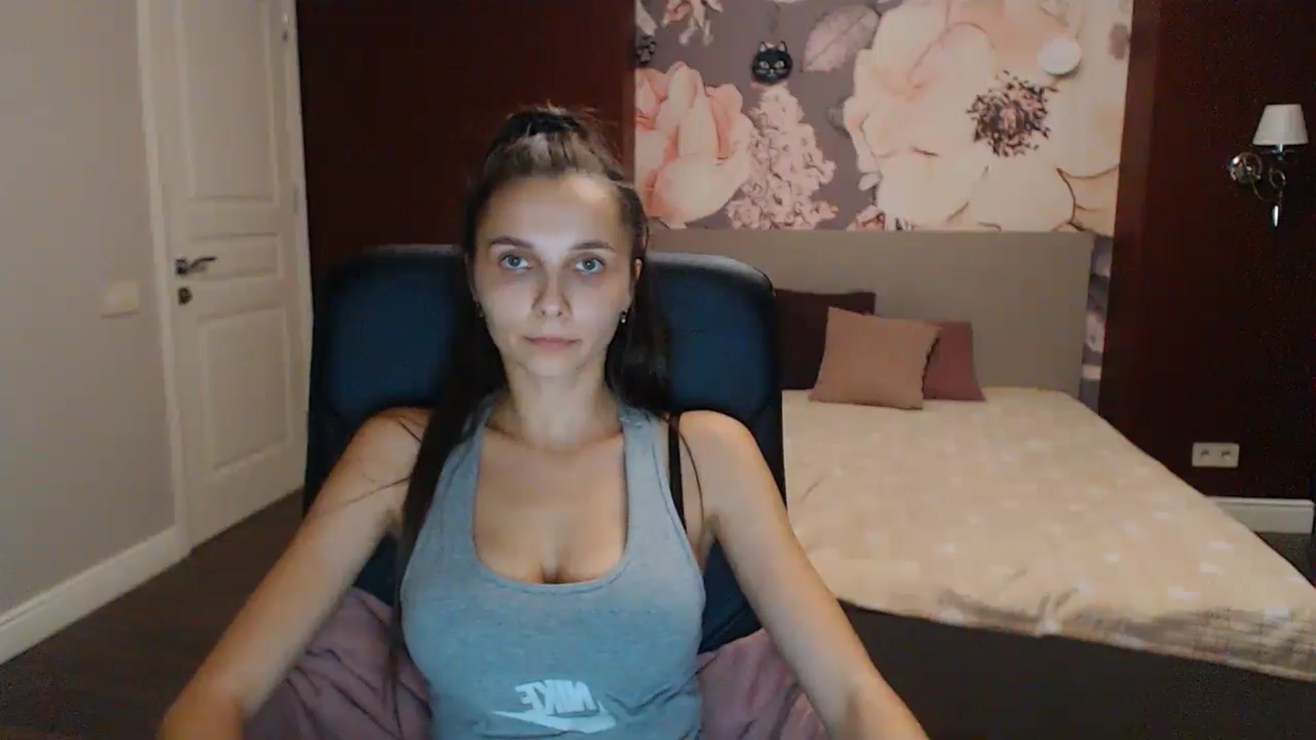 Gallery image thumbnail from Karina_Mils's myfreecams stream on, 10/15/2023, 17:42 image 6 of 20