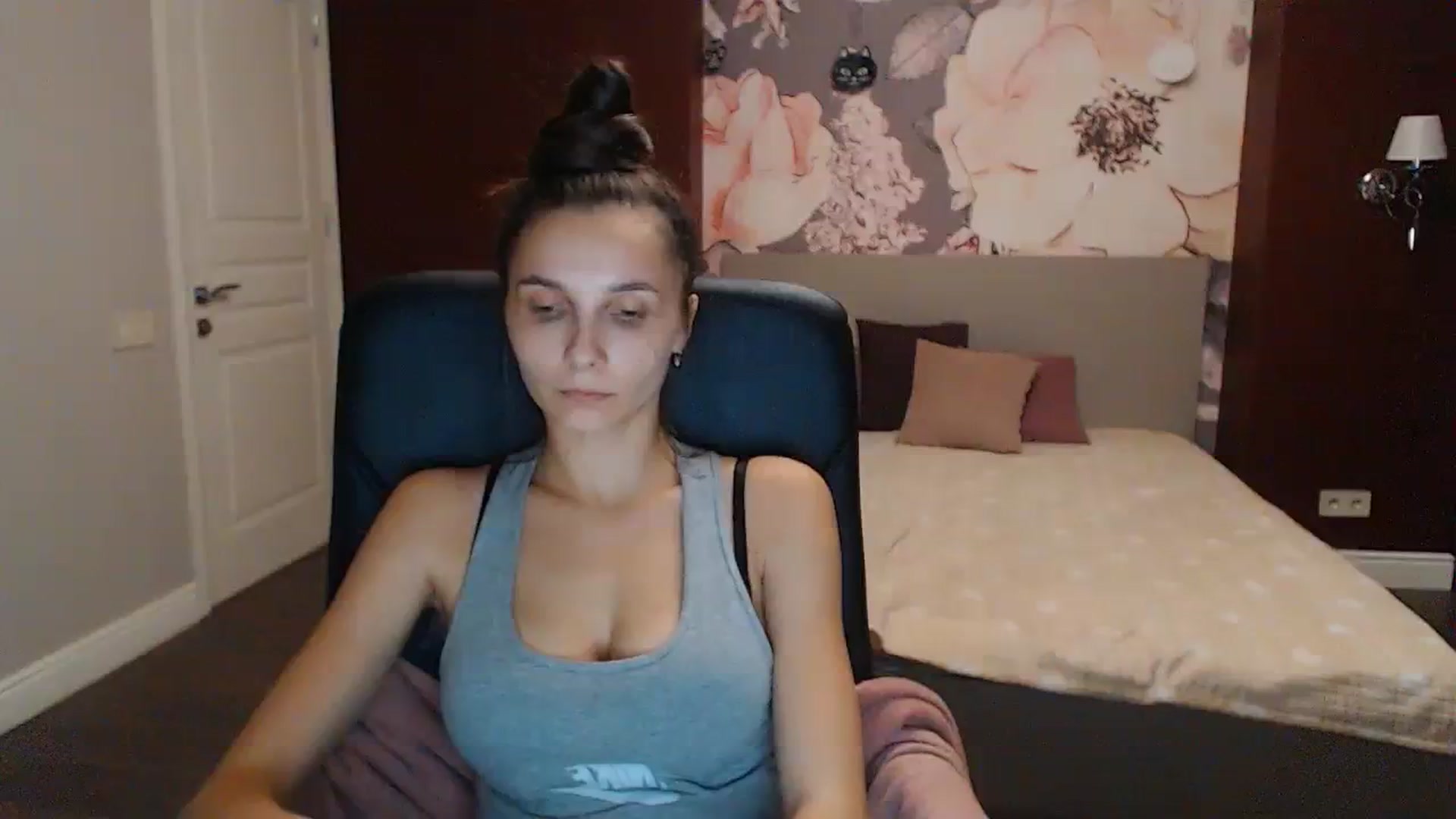 Gallery image thumbnail from Karina_Mils's myfreecams stream on, 10/15/2023, 17:42 image 9 of 20