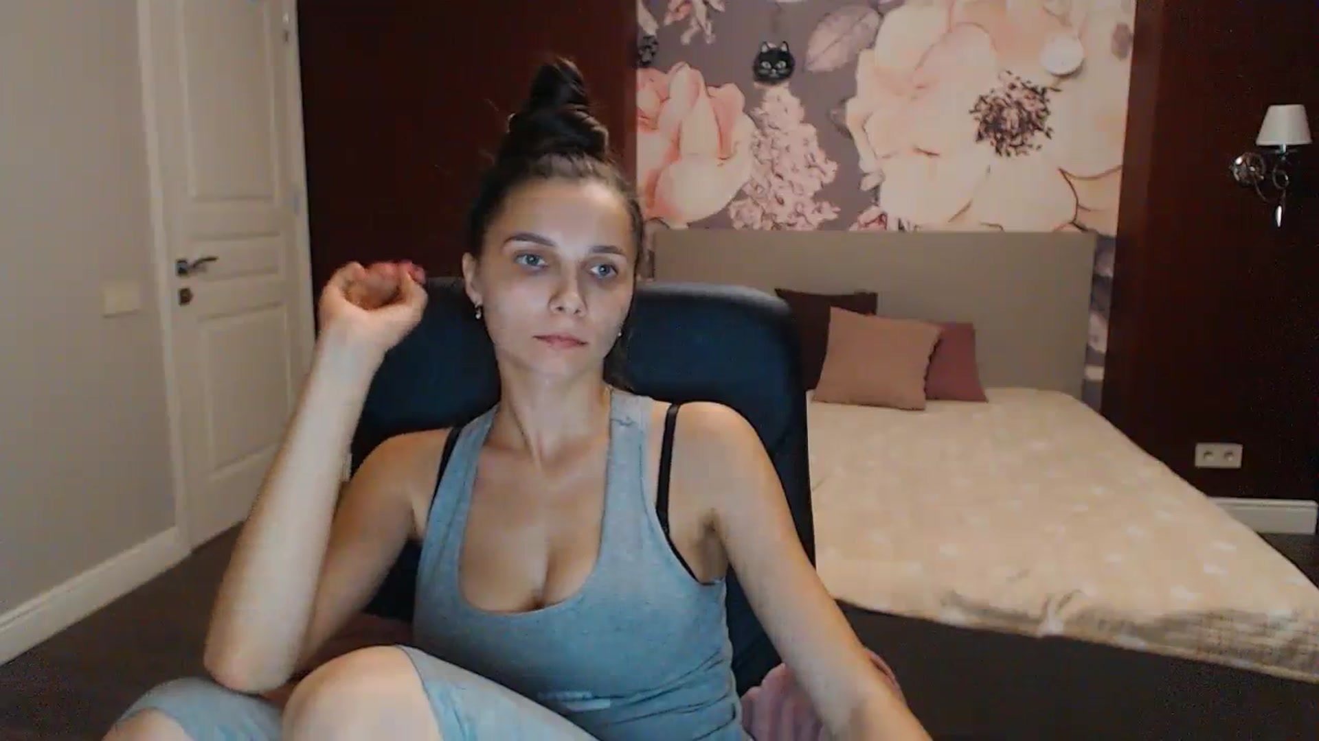 Gallery image thumbnail from Karina_Mils's myfreecams stream on, 10/15/2023, 17:42 image 19 of 20