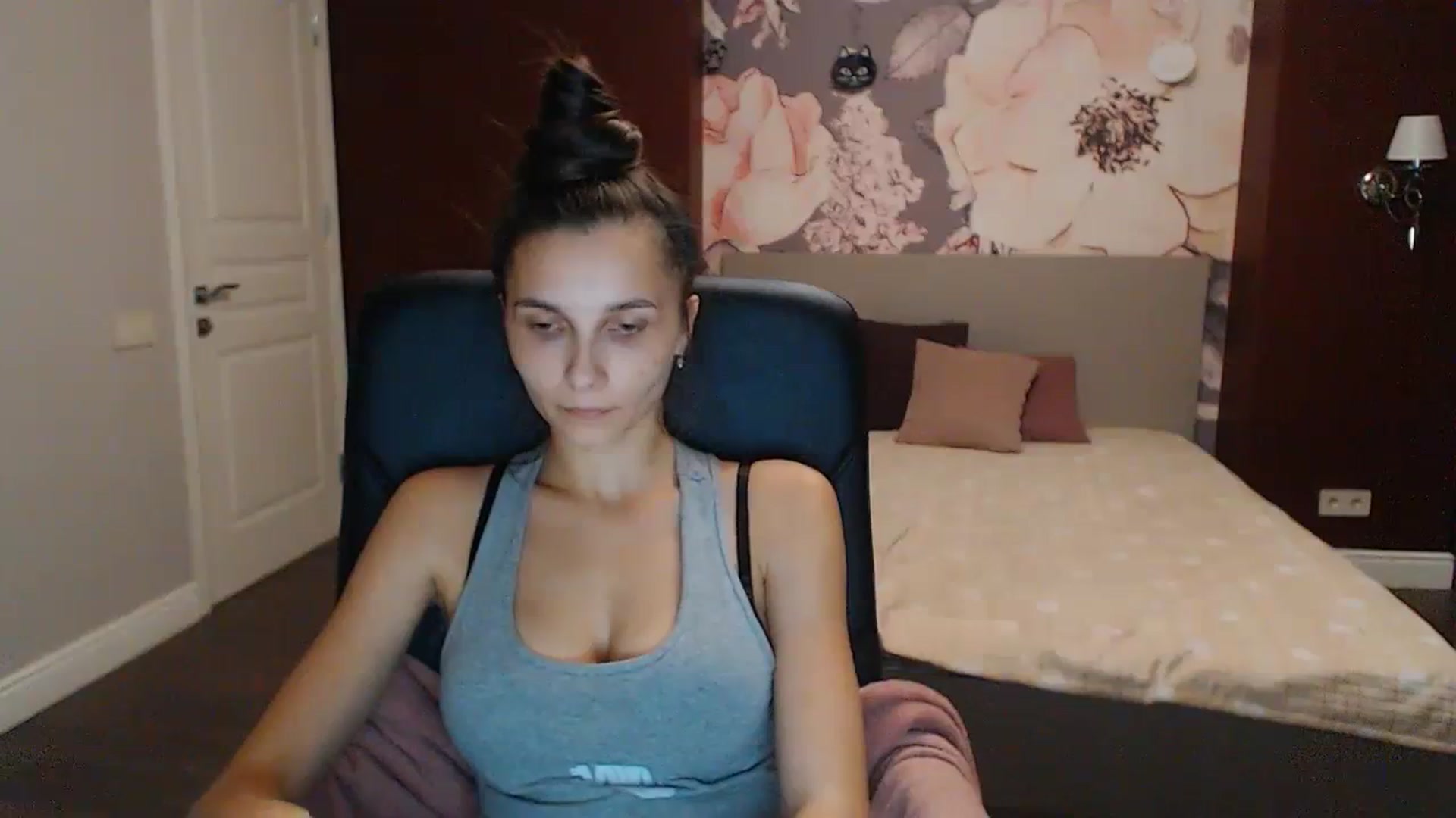 Gallery image thumbnail from Karina_Mils's myfreecams stream on, 10/15/2023, 17:42 image 18 of 20