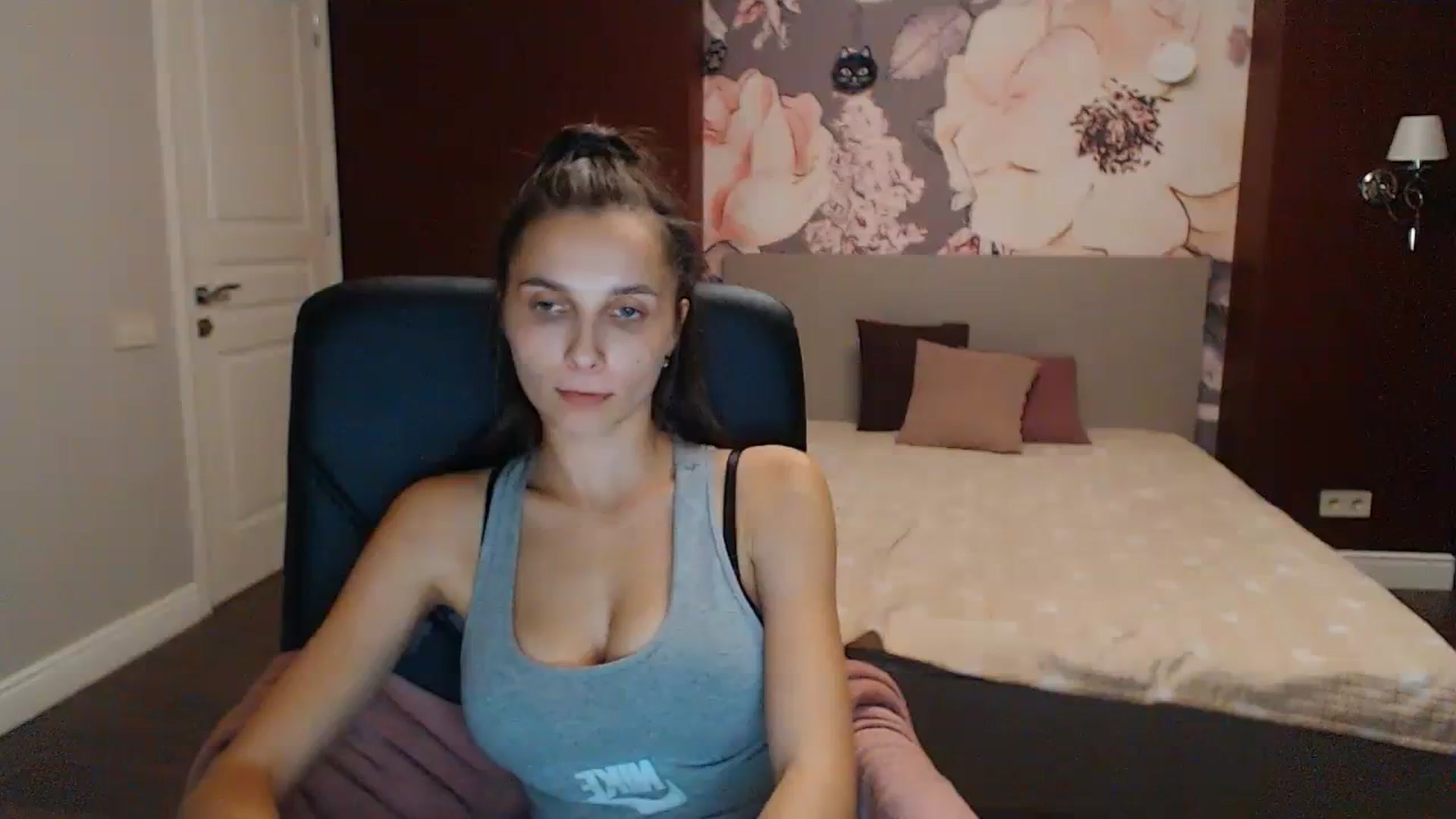 Gallery image thumbnail from Karina_Mils's myfreecams stream on, 10/15/2023, 17:42 image 4 of 20