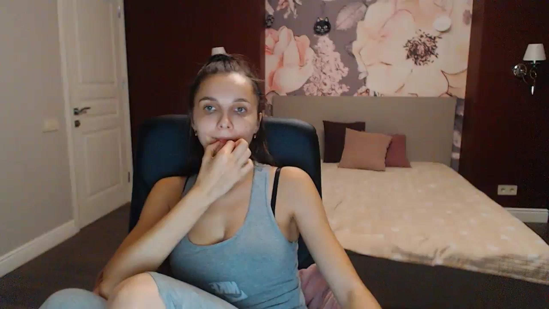 Gallery image thumbnail from Karina_Mils's myfreecams stream on, 10/15/2023, 17:42 image 1 of 20