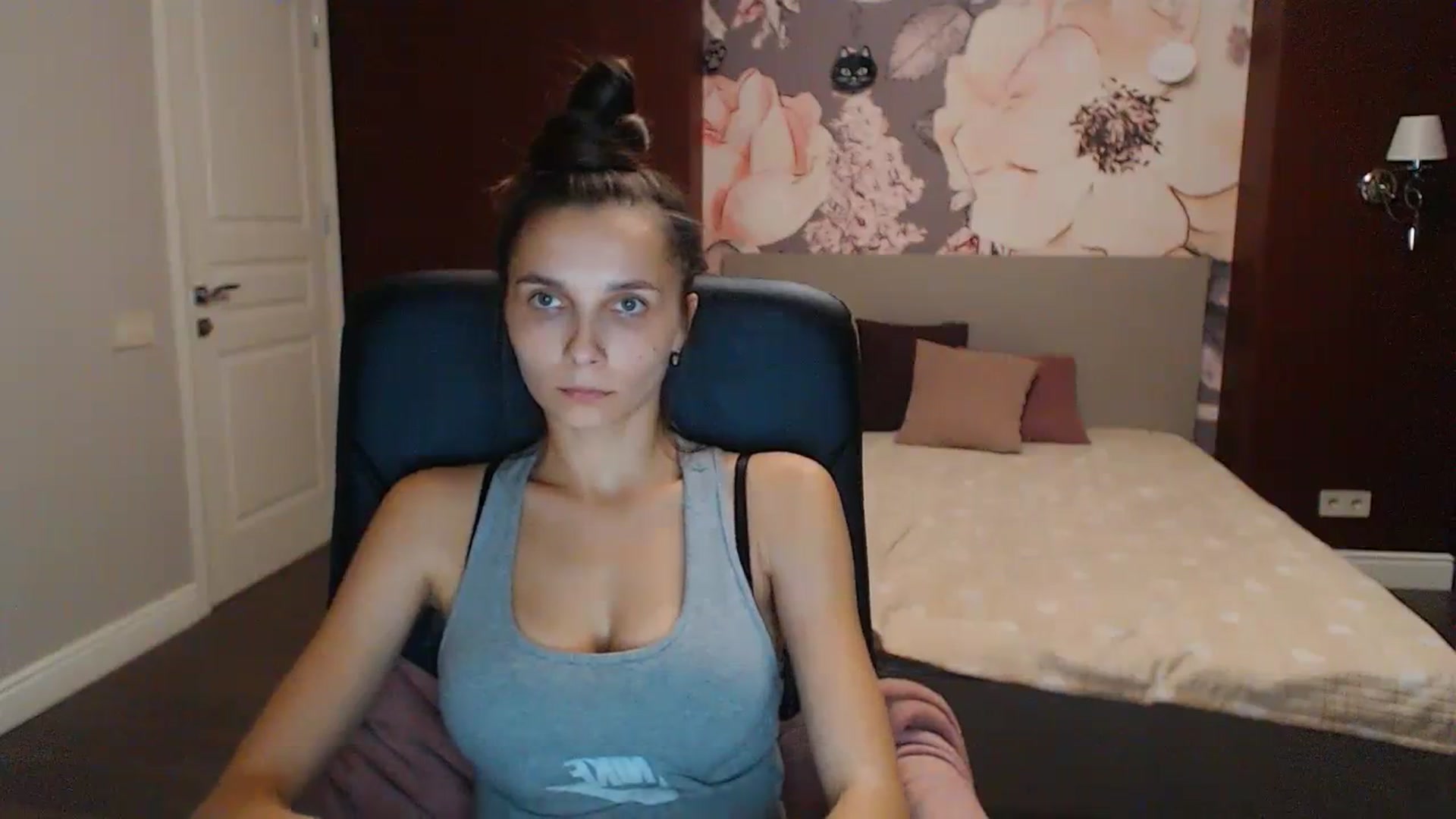 Gallery image thumbnail from Karina_Mils's myfreecams stream on, 10/15/2023, 17:42 image 8 of 20