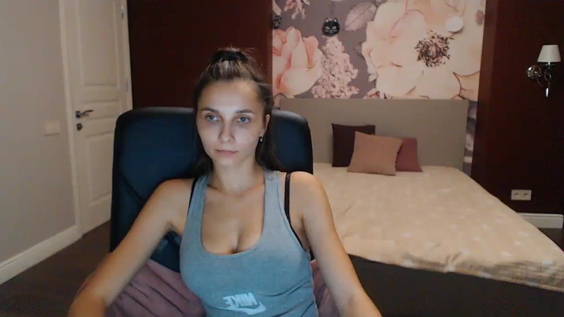 Gallery image thumbnail from Karina_Mils's myfreecams stream on, 10/15/2023, 17:42 image 3 of 20
