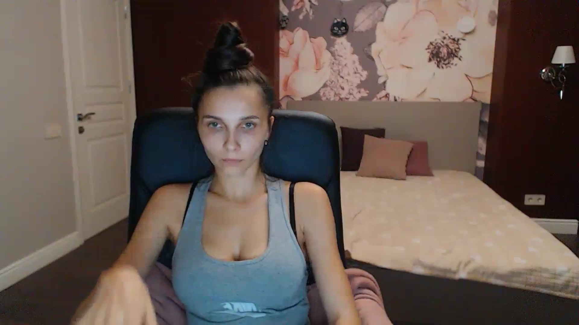 Gallery image thumbnail from Karina_Mils's myfreecams stream on, 10/15/2023, 17:42 image 14 of 20