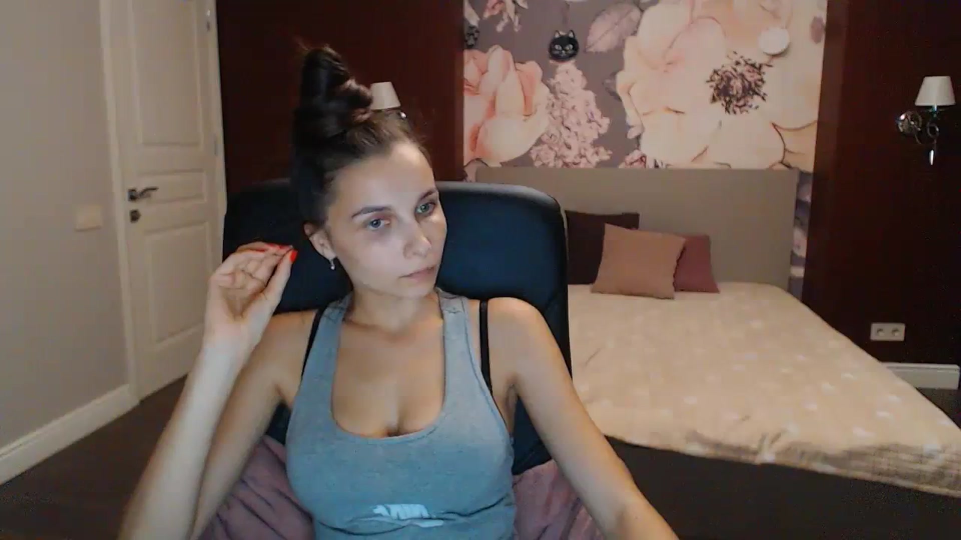 Gallery image thumbnail from Karina_Mils's myfreecams stream on, 10/15/2023, 17:42 image 16 of 20