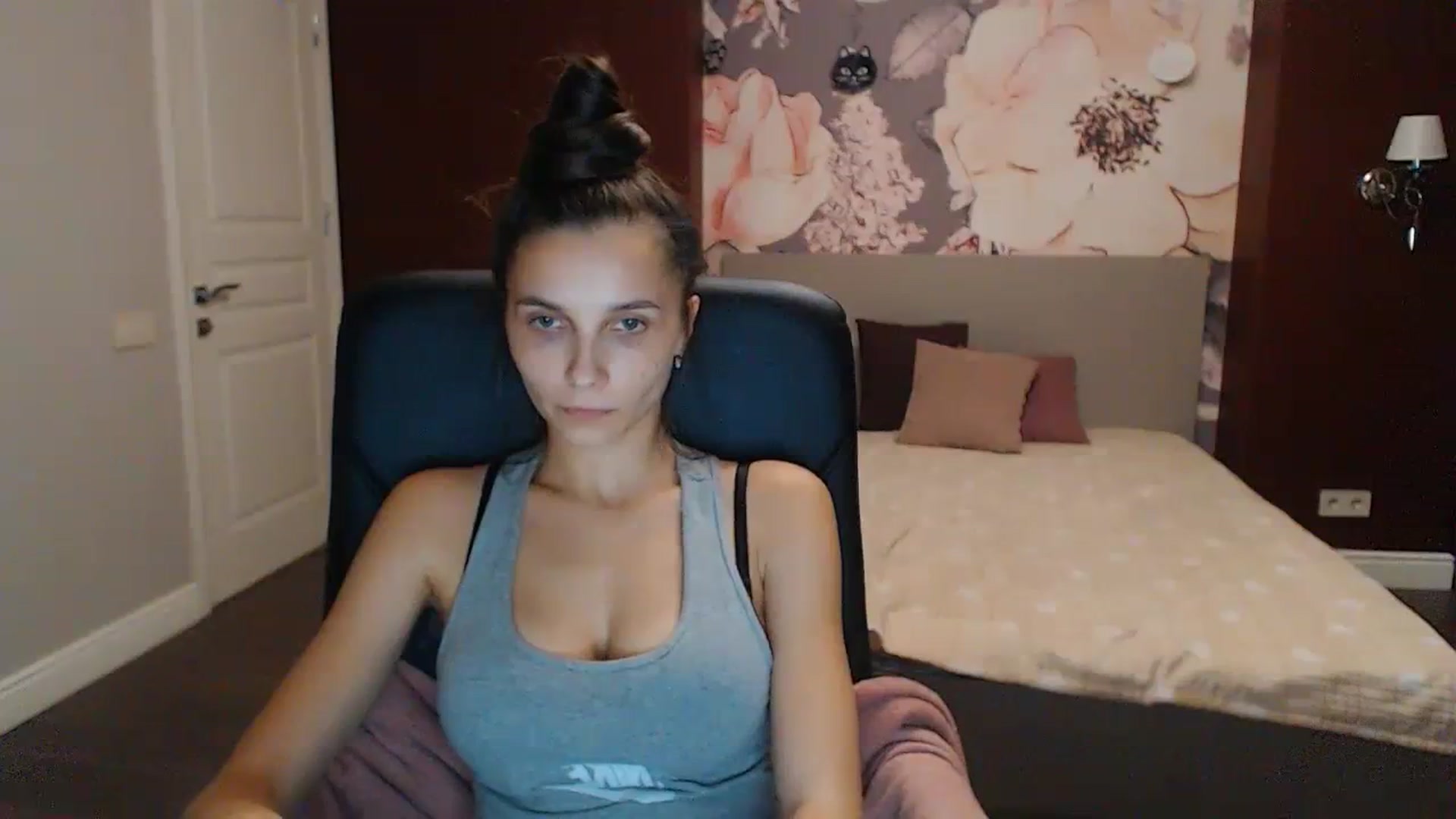 Gallery image thumbnail from Karina_Mils's myfreecams stream on, 10/15/2023, 17:42 image 13 of 20