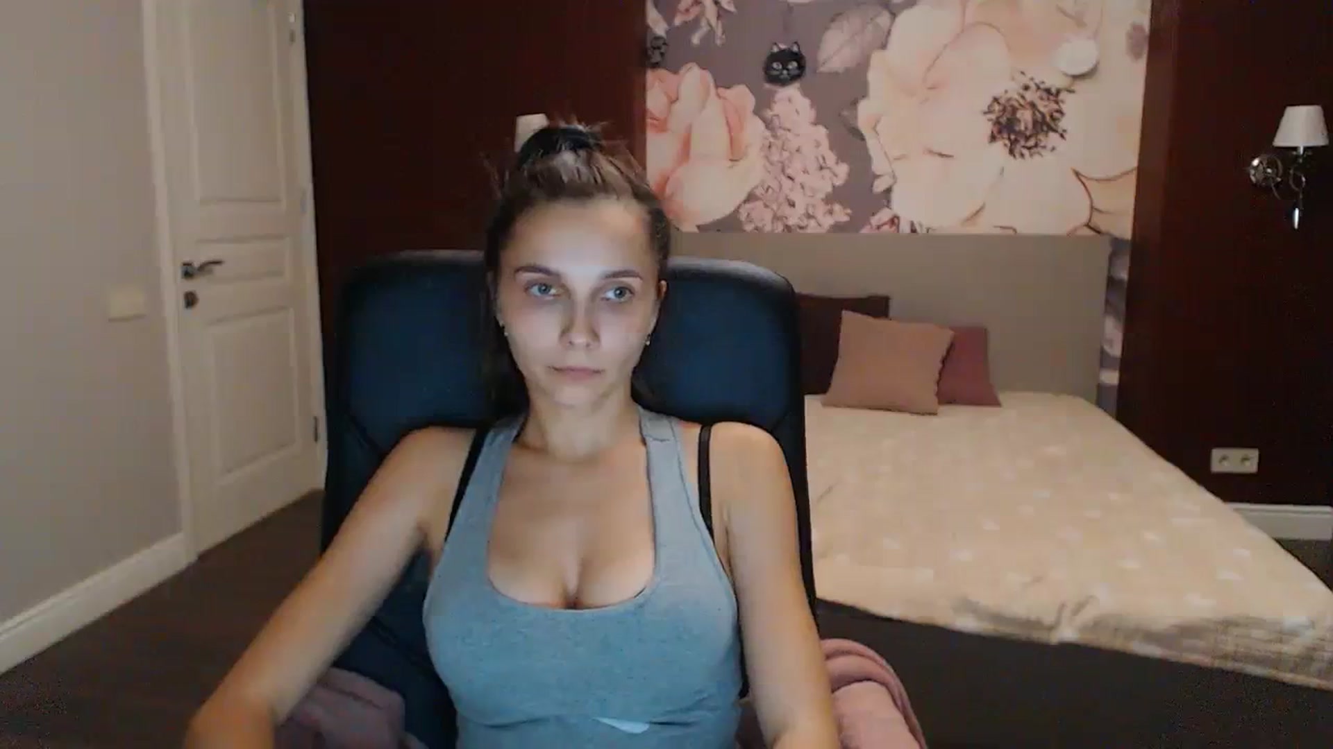 Gallery image thumbnail from Karina_Mils's myfreecams stream on, 10/15/2023, 18:29 image 7 of 20