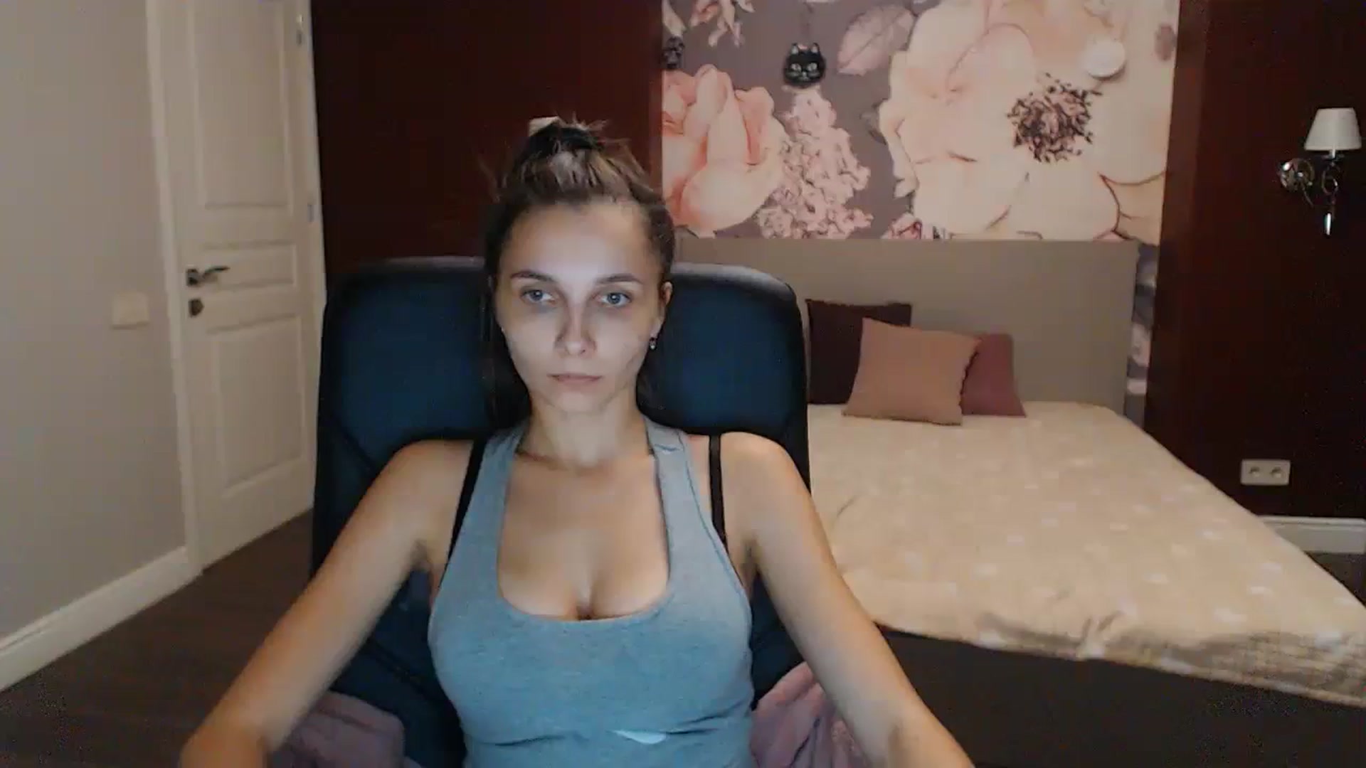 Gallery image thumbnail from Karina_Mils's myfreecams stream on, 10/15/2023, 18:29 image 8 of 20