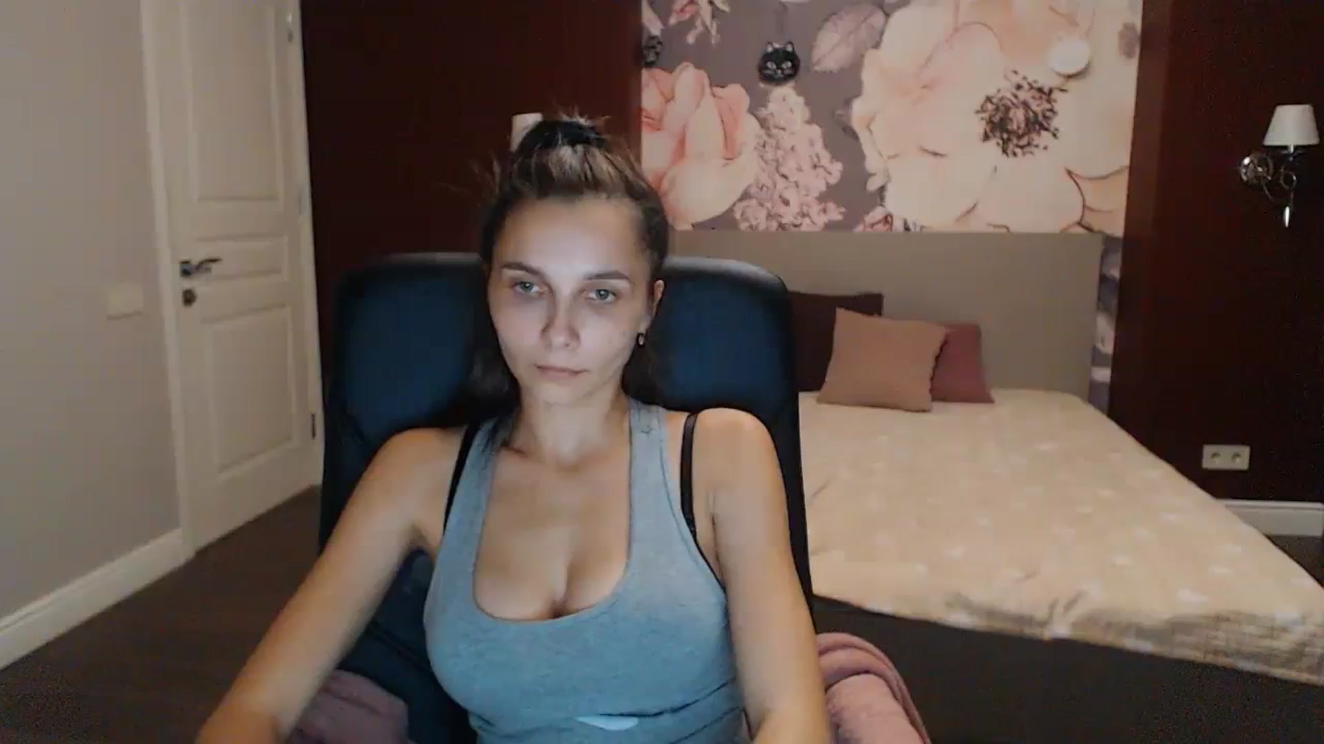 Gallery image thumbnail from Karina_Mils's myfreecams stream on, 10/15/2023, 18:29 image 1 of 20