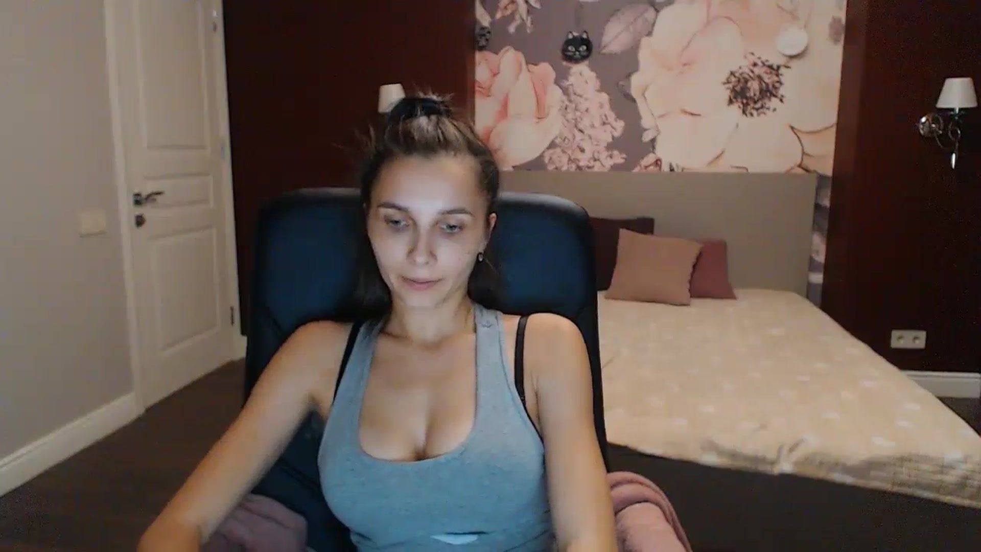 Gallery image thumbnail from Karina_Mils's myfreecams stream on, 10/15/2023, 18:29 image 3 of 20