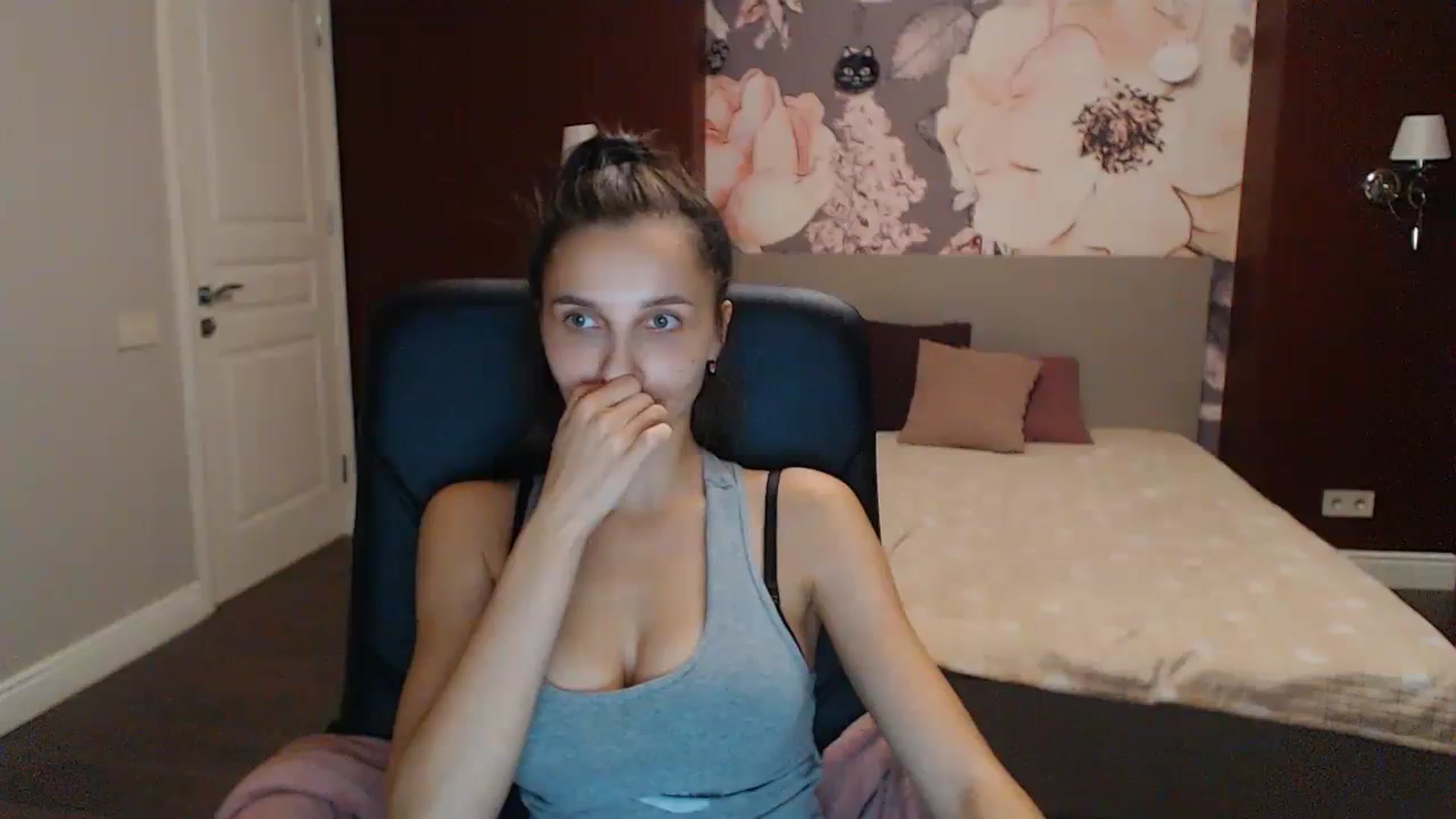 Gallery image thumbnail from Karina_Mils's myfreecams stream on, 10/15/2023, 18:29 image 2 of 20