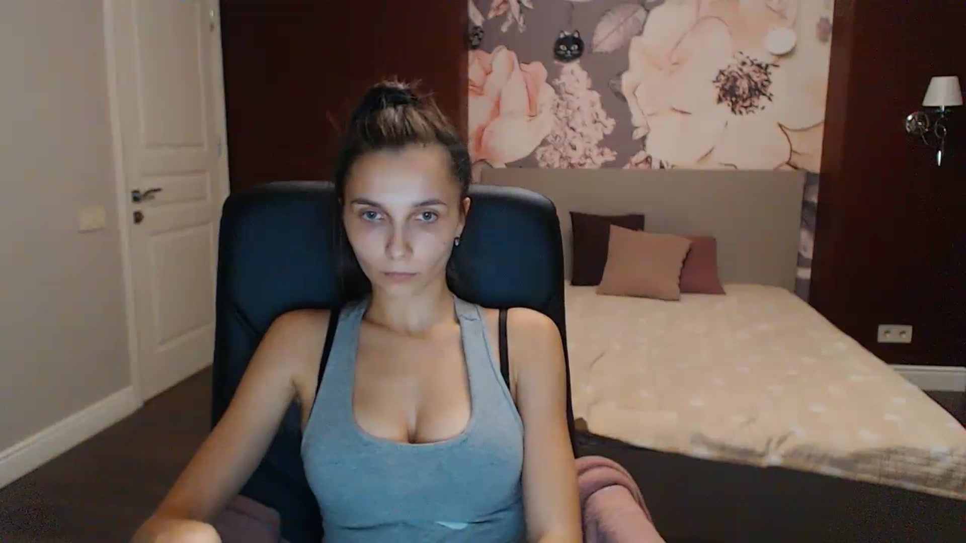 Gallery image thumbnail from Karina_Mils's myfreecams stream on, 10/15/2023, 18:29 image 10 of 20