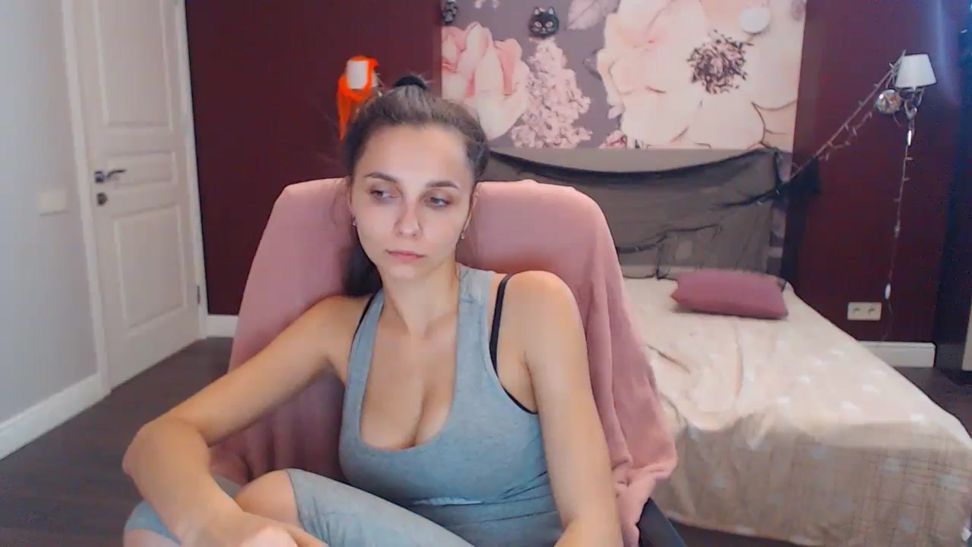 Gallery image thumbnail from Karina_Mils's myfreecams stream on, 10/19/2023, 10:36 image 2 of 20