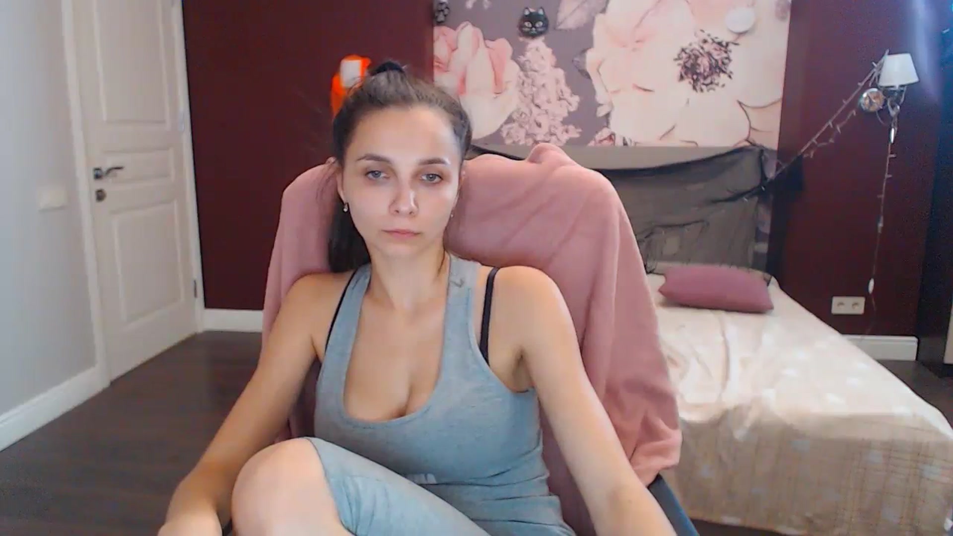 Gallery image thumbnail from Karina_Mils's myfreecams stream on, 10/19/2023, 10:36 image 17 of 20