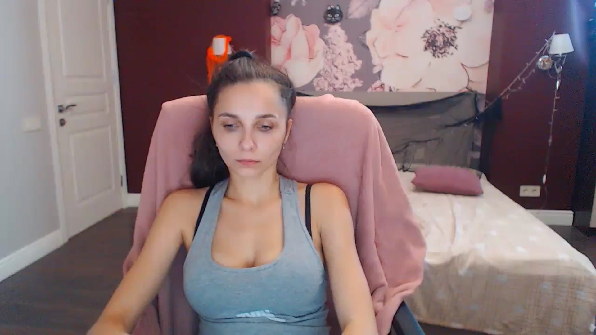 Gallery image thumbnail from Karina_Mils's myfreecams stream on, 10/19/2023, 10:36 image 8 of 20
