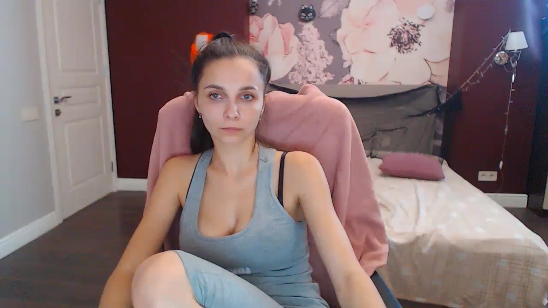 Gallery image thumbnail from Karina_Mils's myfreecams stream on, 10/19/2023, 10:36 image 14 of 20