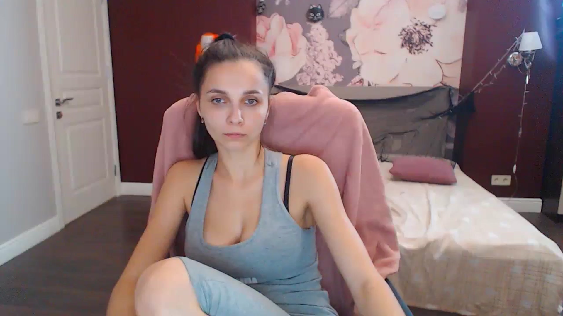 Gallery image thumbnail from Karina_Mils's myfreecams stream on, 10/19/2023, 10:36 image 16 of 20