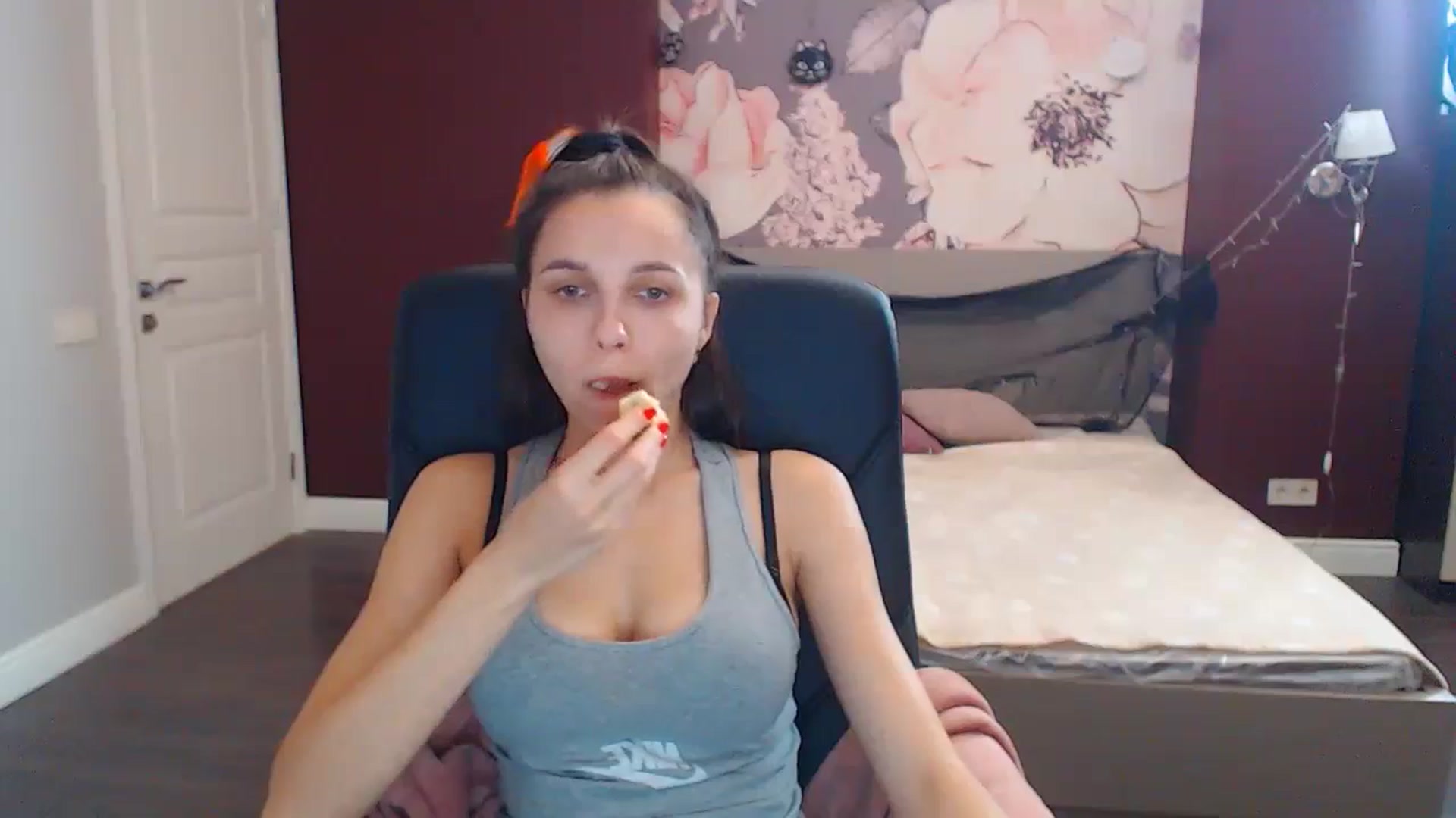Gallery image thumbnail from Karina_Mils's myfreecams stream on, 10/21/2023, 12:47 image 10 of 20