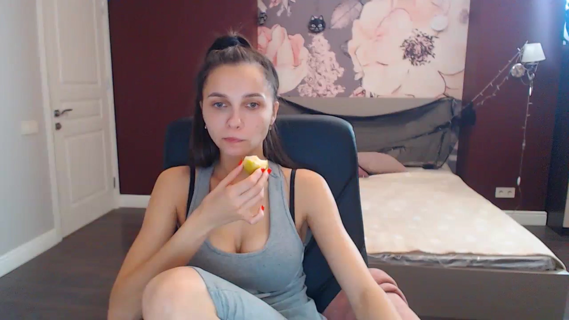 Gallery image thumbnail from Karina_Mils's myfreecams stream on, 10/21/2023, 12:47 image 2 of 20