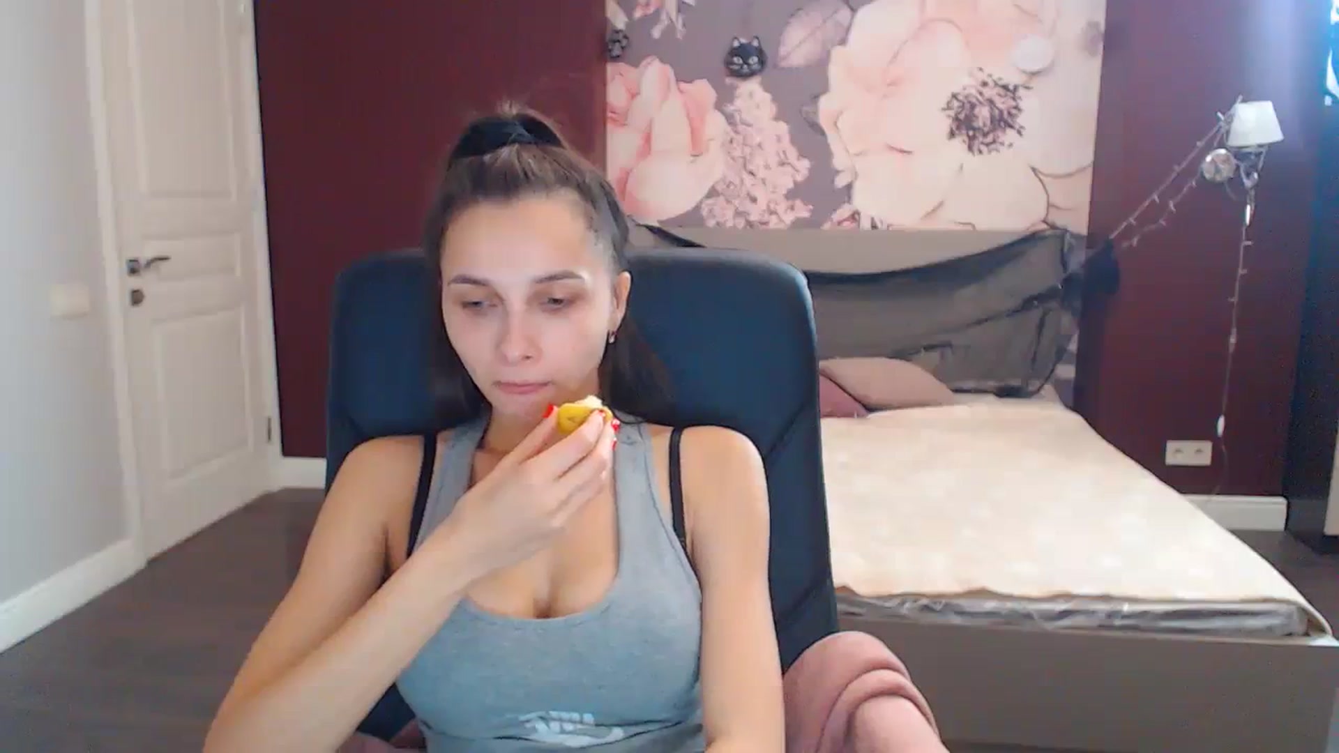 Gallery image thumbnail from Karina_Mils's myfreecams stream on, 10/21/2023, 12:47 image 19 of 20