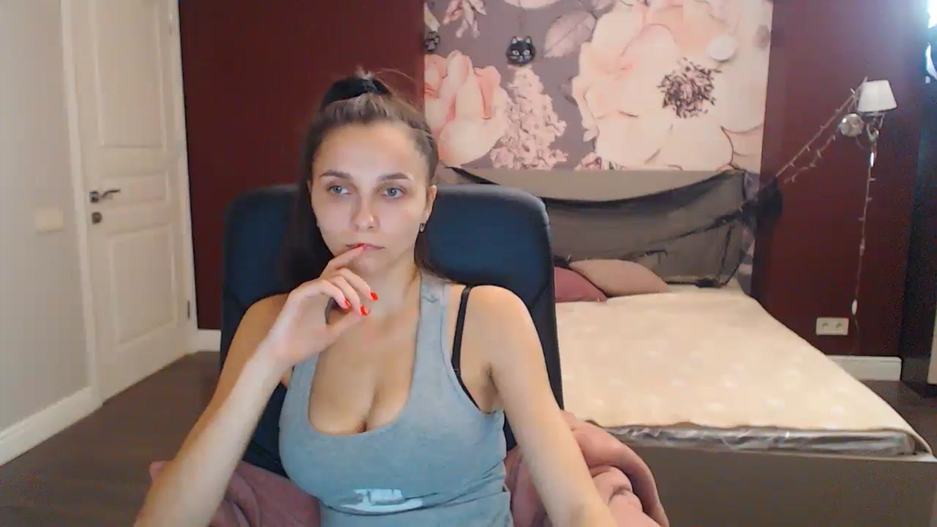 Gallery image thumbnail from Karina_Mils's myfreecams stream on, 10/21/2023, 14:12 image 16 of 20