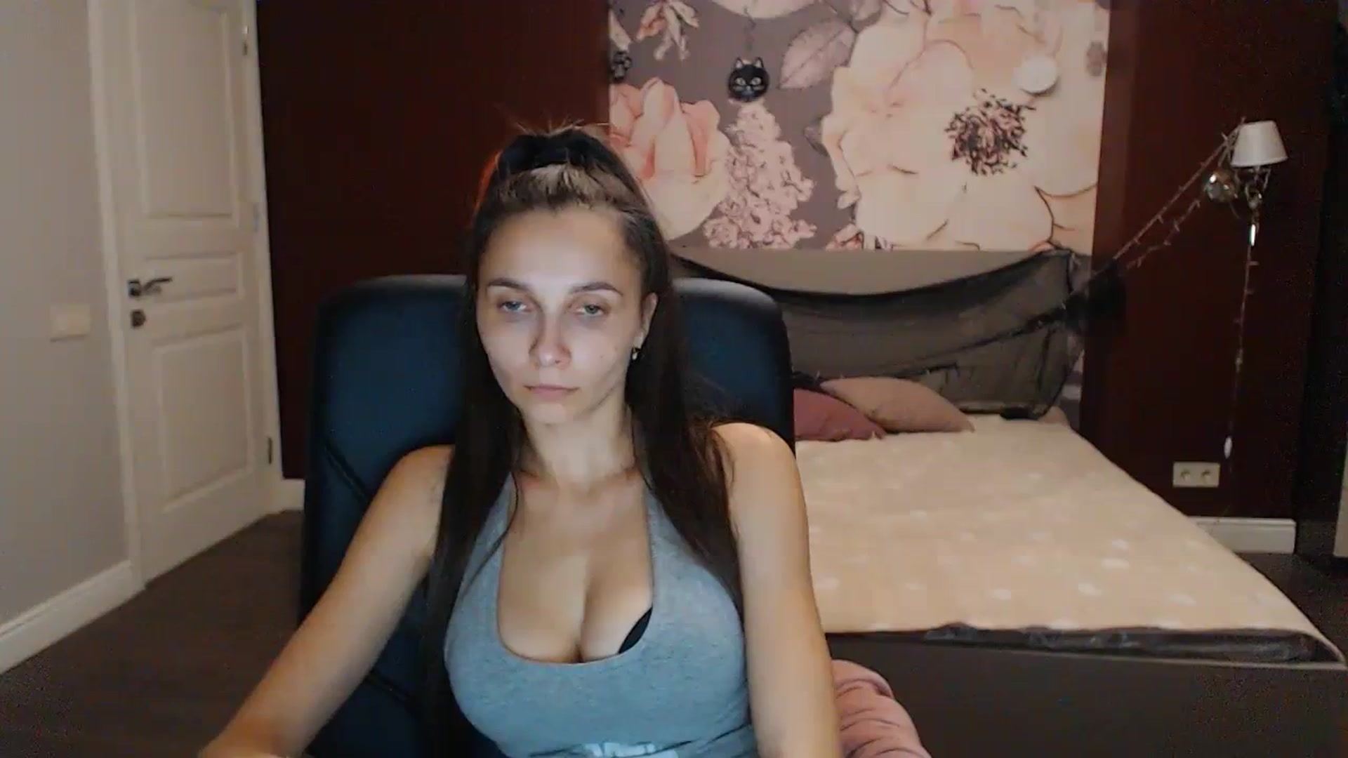 Gallery image thumbnail from Karina_Mils's myfreecams stream on, 10/21/2023, 15:32 image 14 of 20