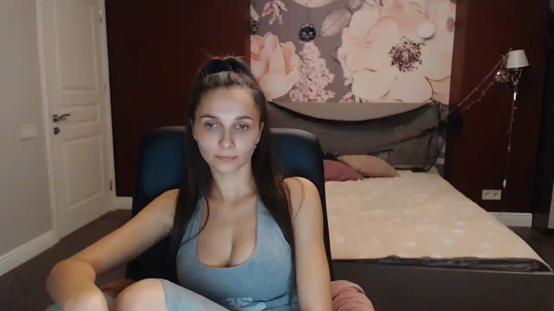 Gallery image thumbnail from Karina_Mils's myfreecams stream on, 10/21/2023, 15:32 image 6 of 20