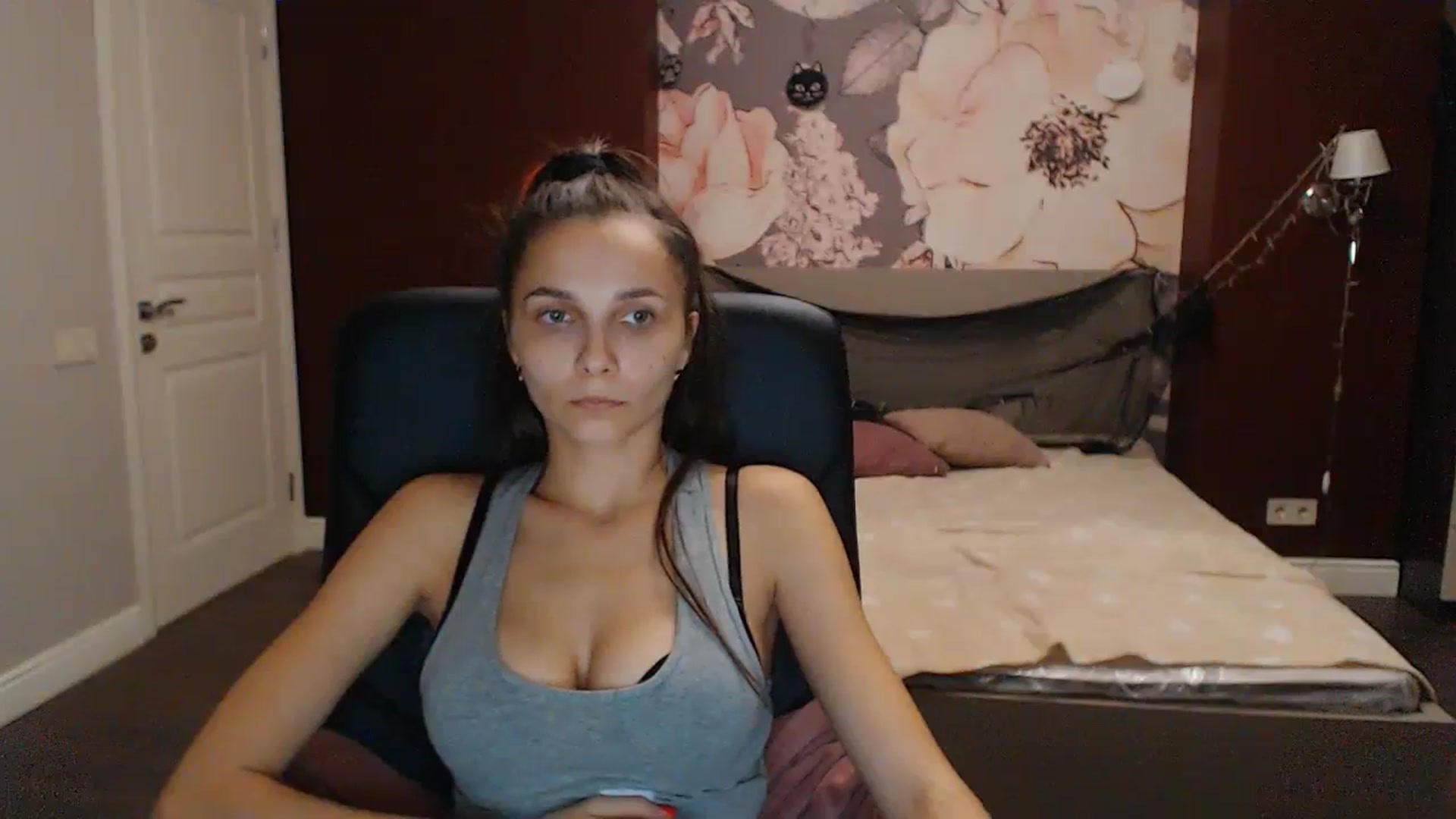 Gallery image thumbnail from Karina_Mils's myfreecams stream on, 10/21/2023, 17:08 image 6 of 20