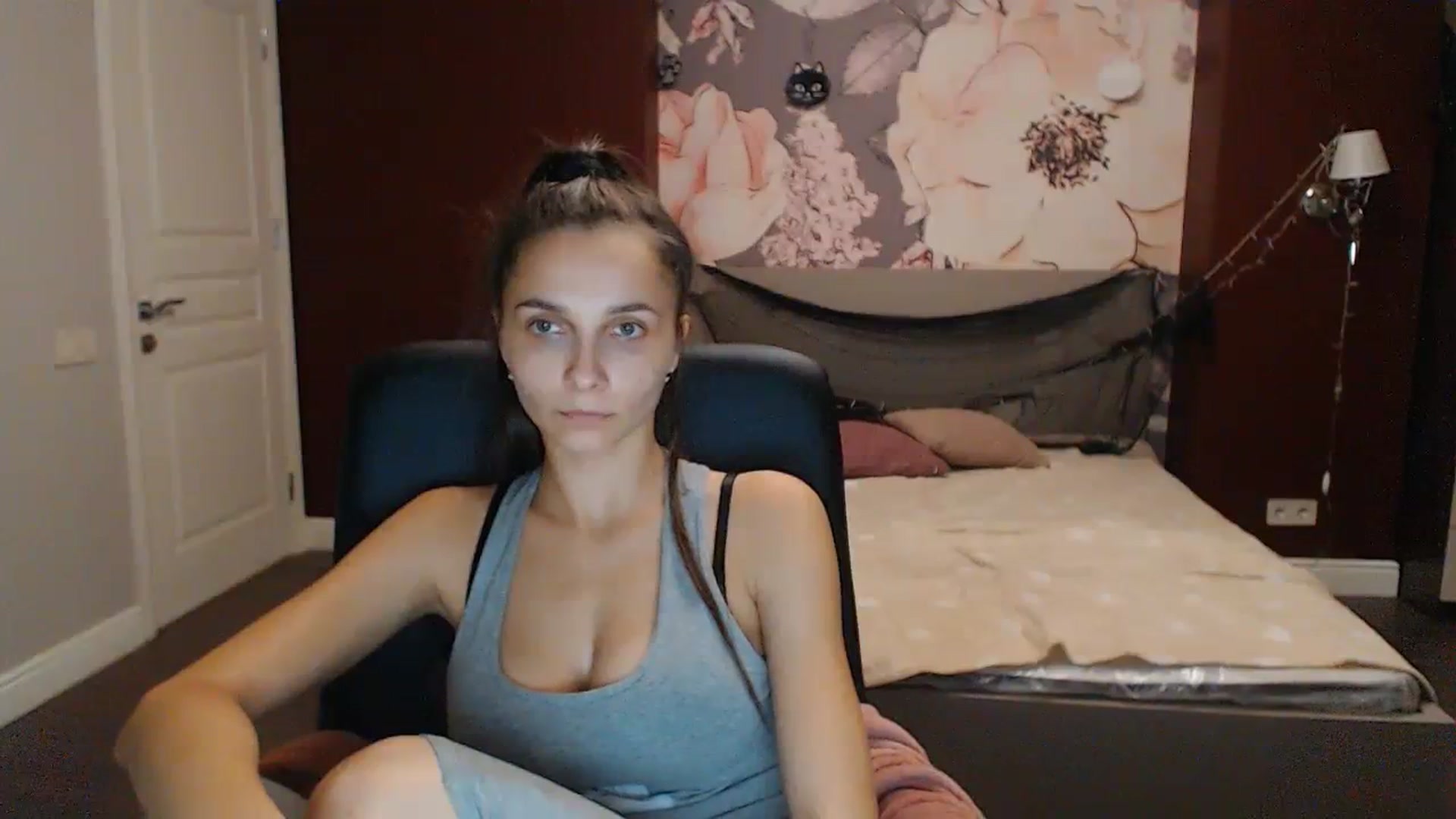 Gallery image thumbnail from Karina_Mils's myfreecams stream on, 10/21/2023, 17:08 image 4 of 20