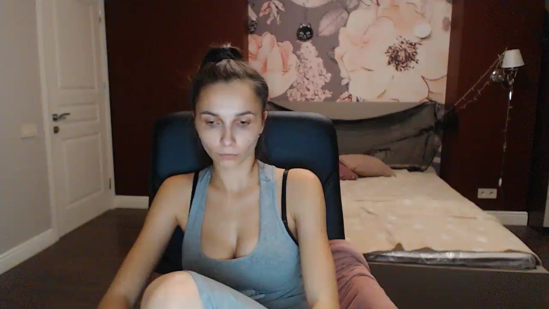 Gallery image thumbnail from Karina_Mils's myfreecams stream on, 10/21/2023, 17:08 image 10 of 20