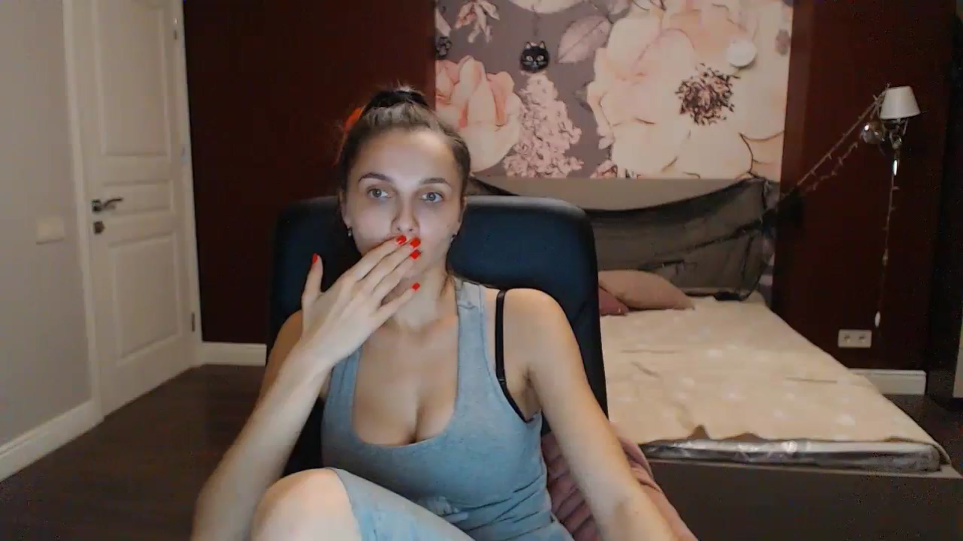 Gallery image thumbnail from Karina_Mils's myfreecams stream on, 10/21/2023, 17:08 image 8 of 20