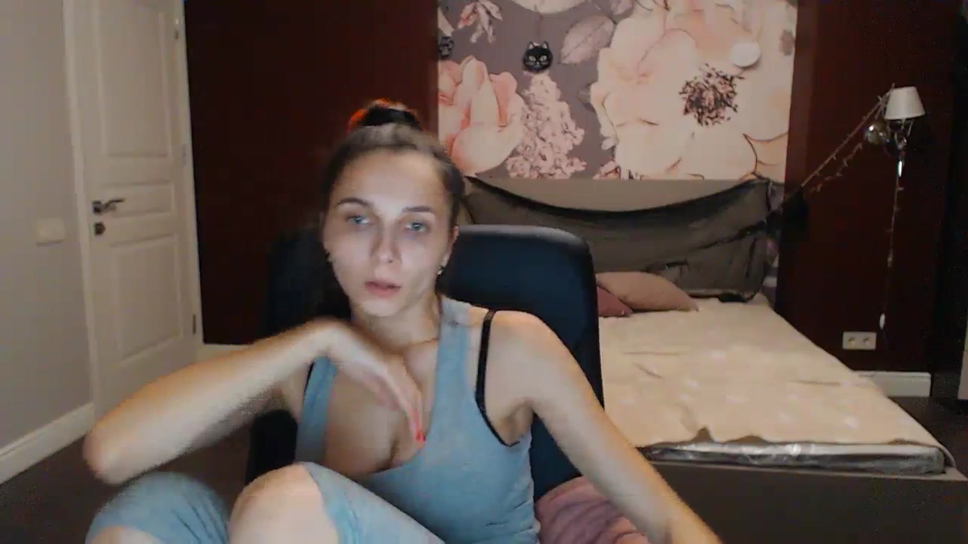 Gallery image thumbnail from Karina_Mils's myfreecams stream on, 10/21/2023, 17:08 image 16 of 20