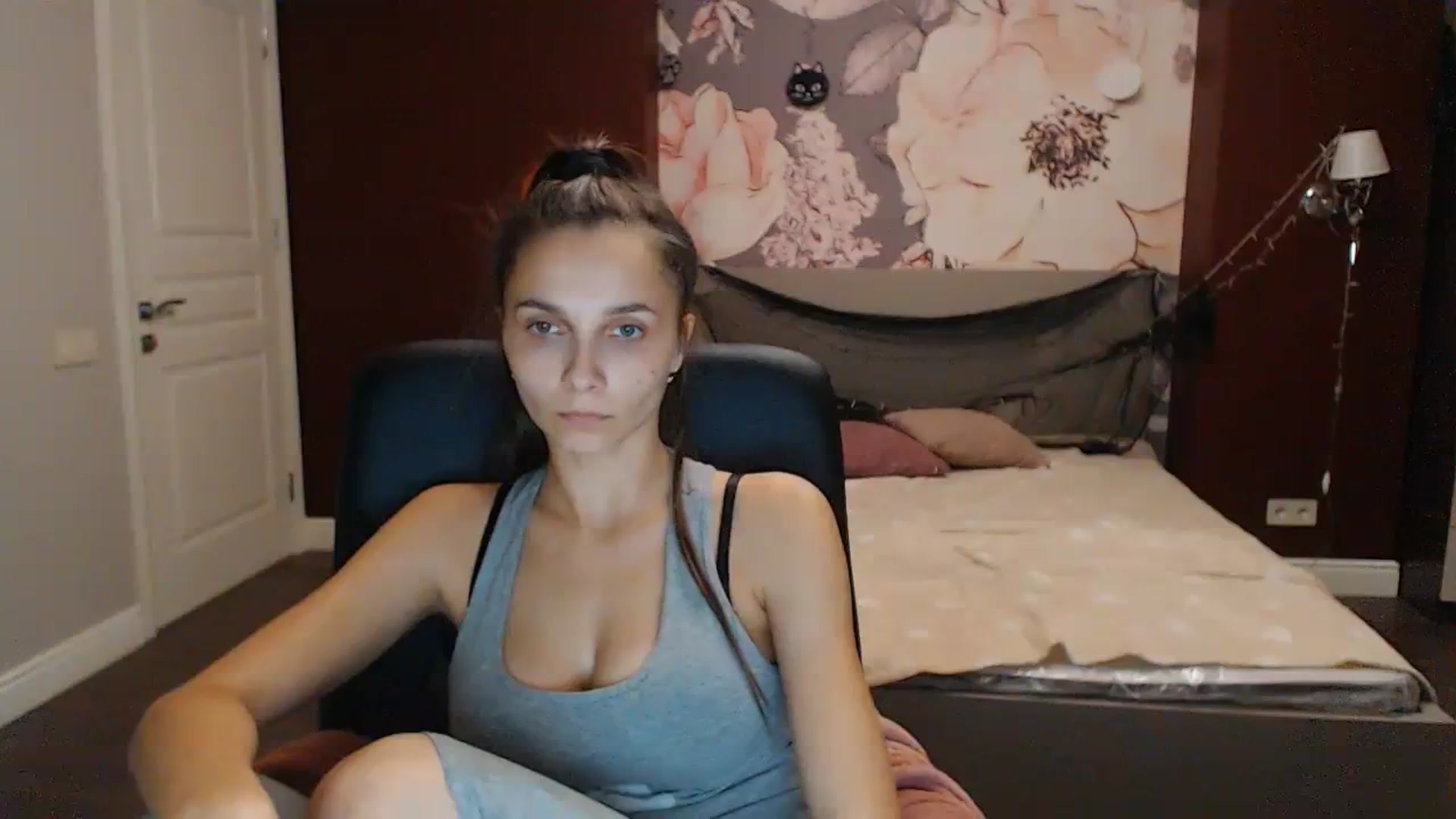 Gallery image thumbnail from Karina_Mils's myfreecams stream on, 10/21/2023, 17:08 image 3 of 20