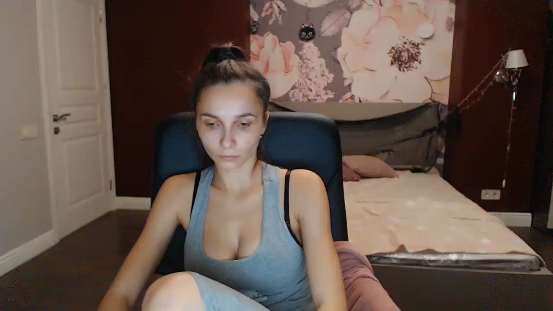 Gallery image thumbnail from Karina_Mils's myfreecams stream on, 10/21/2023, 17:08 image 9 of 20