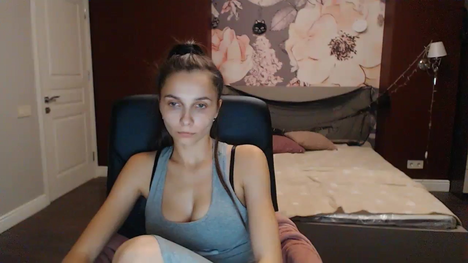 Gallery image thumbnail from Karina_Mils's myfreecams stream on, 10/21/2023, 17:08 image 5 of 20