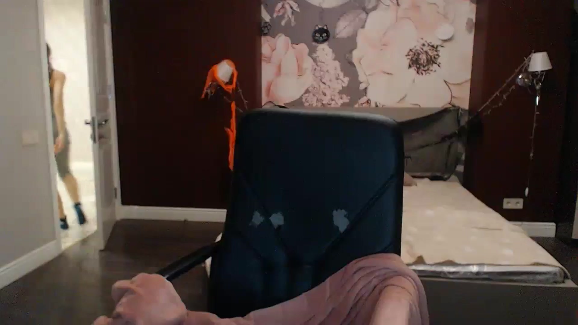 Gallery image thumbnail from Karina_Mils's myfreecams stream on, 10/21/2023, 17:08 image 17 of 20