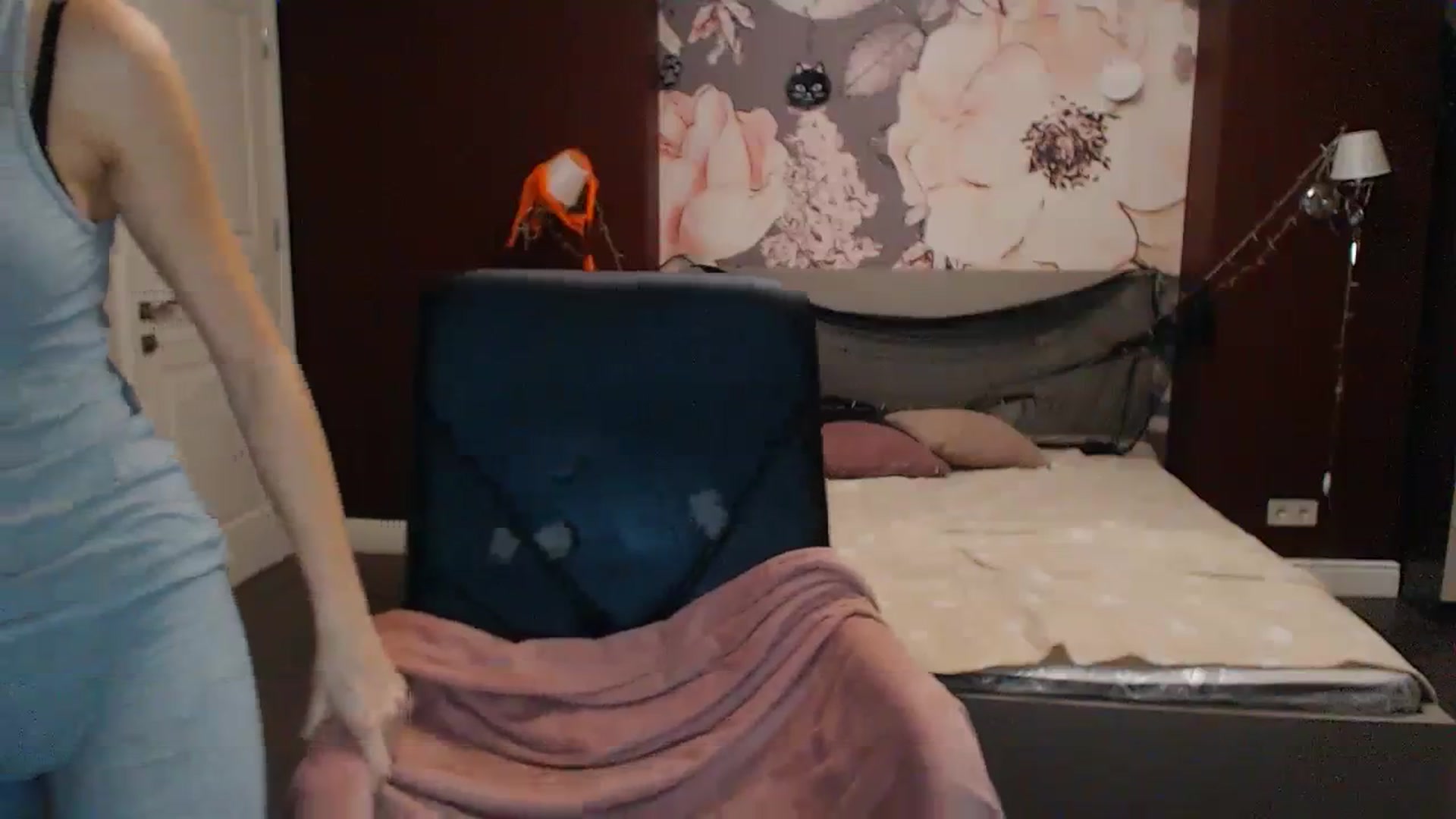 Gallery image thumbnail from Karina_Mils's myfreecams stream on, 10/21/2023, 17:08 image 13 of 20