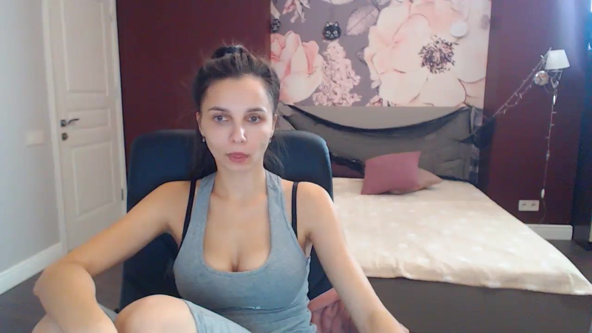 Gallery image thumbnail from Karina_Mils's myfreecams stream on, 10/22/2023, 12:54 image 17 of 20