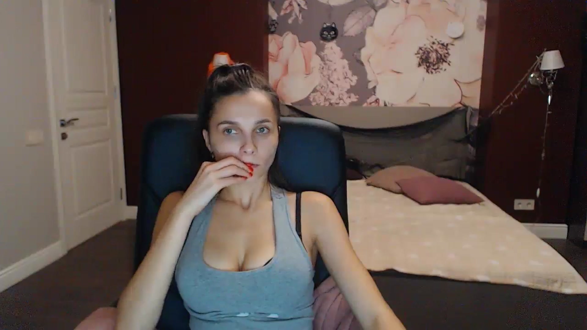 Gallery image thumbnail from Karina_Mils's myfreecams stream on, 10/22/2023, 15:01 image 15 of 20