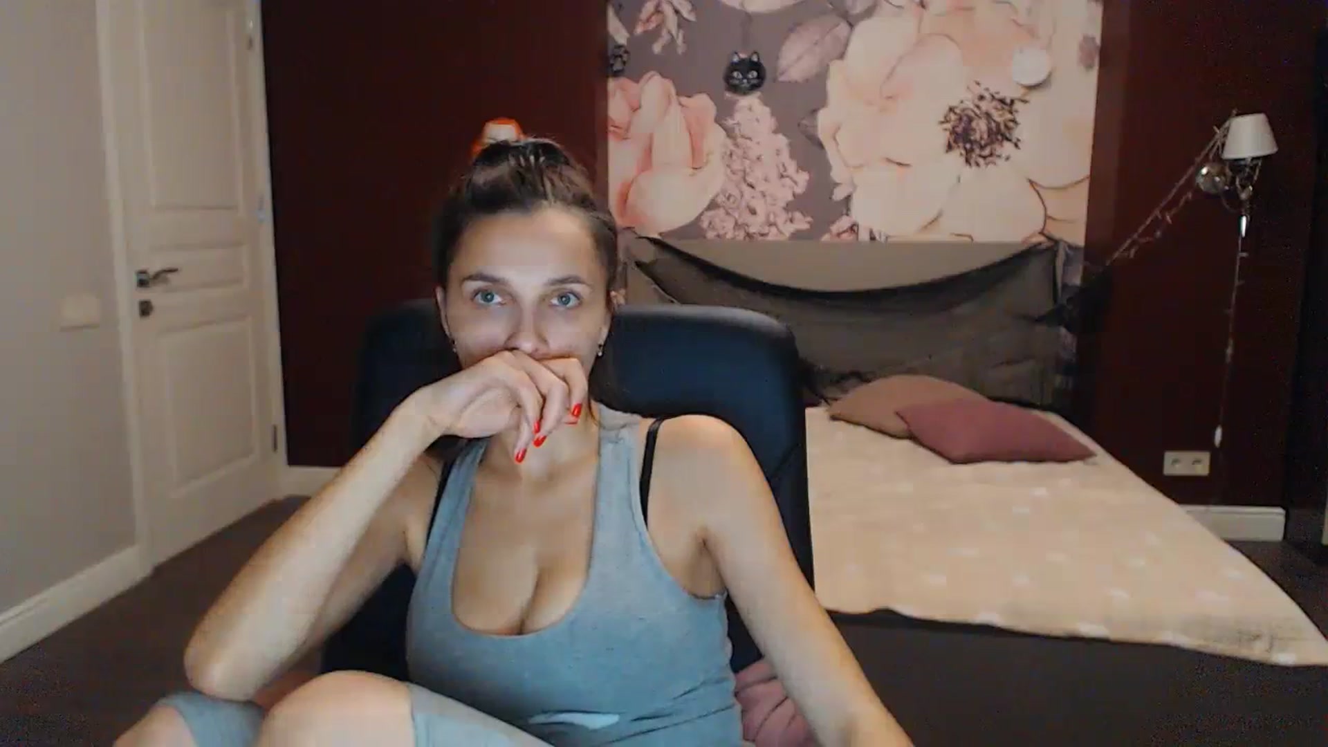 Gallery image thumbnail from Karina_Mils's myfreecams stream on, 10/22/2023, 15:01 image 13 of 20