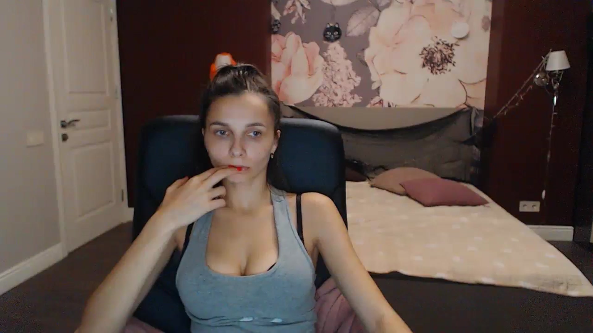 Gallery image thumbnail from Karina_Mils's myfreecams stream on, 10/22/2023, 15:01 image 17 of 20