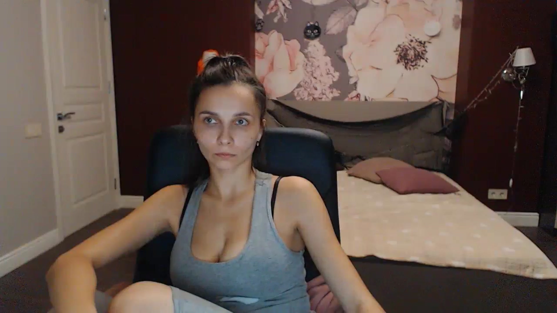 Gallery image thumbnail from Karina_Mils's myfreecams stream on, 10/22/2023, 15:01 image 12 of 20