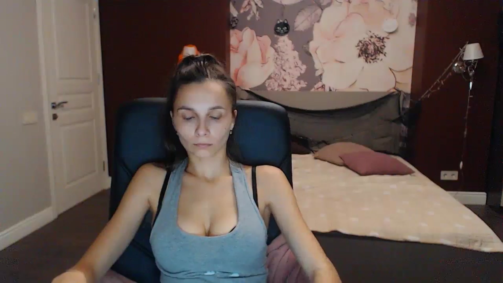 Gallery image thumbnail from Karina_Mils's myfreecams stream on, 10/22/2023, 15:01 image 19 of 20