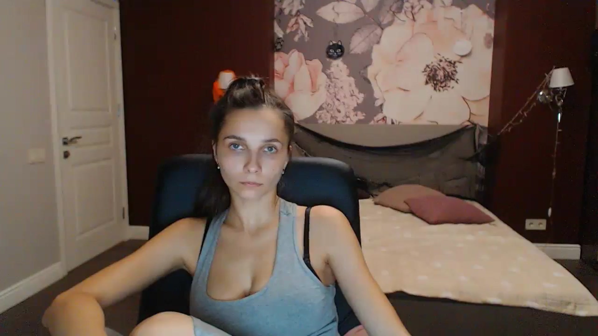 Gallery image thumbnail from Karina_Mils's myfreecams stream on, 10/22/2023, 16:03 image 9 of 20