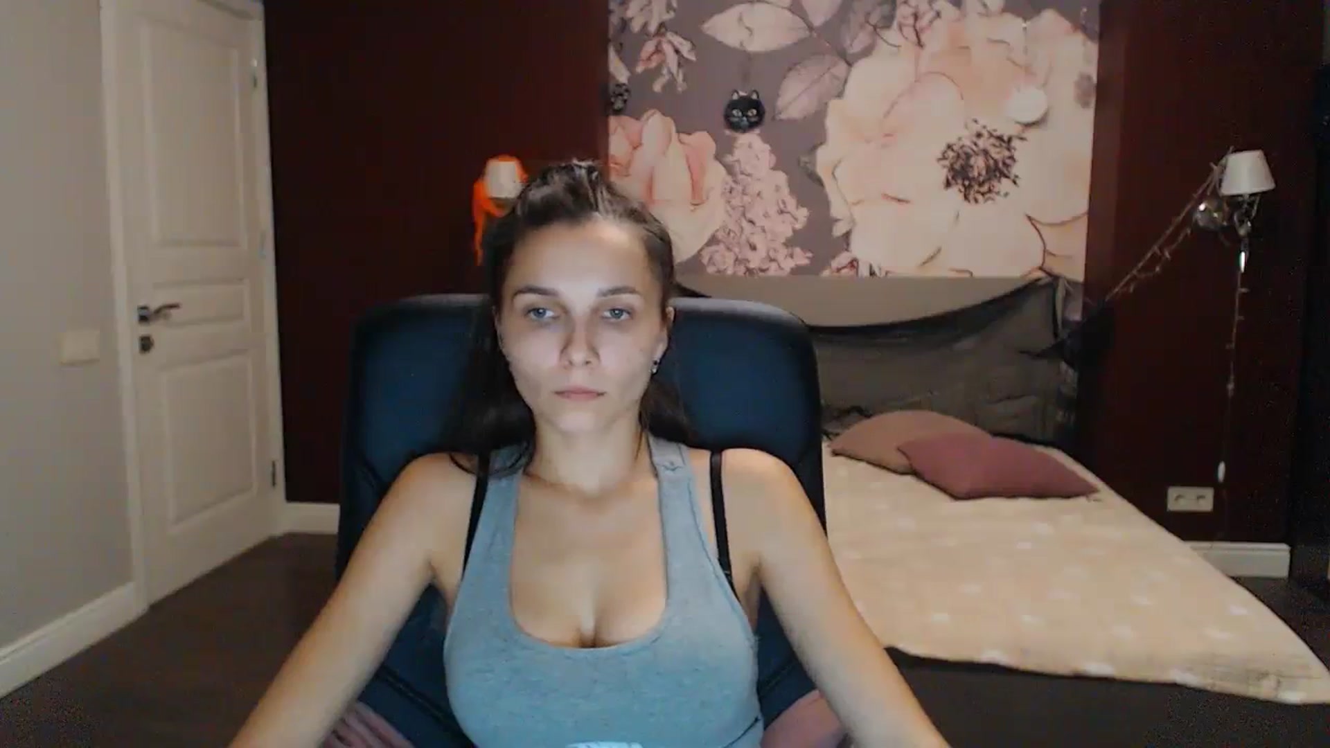 Gallery image thumbnail from Karina_Mils's myfreecams stream on, 10/22/2023, 16:03 image 15 of 20