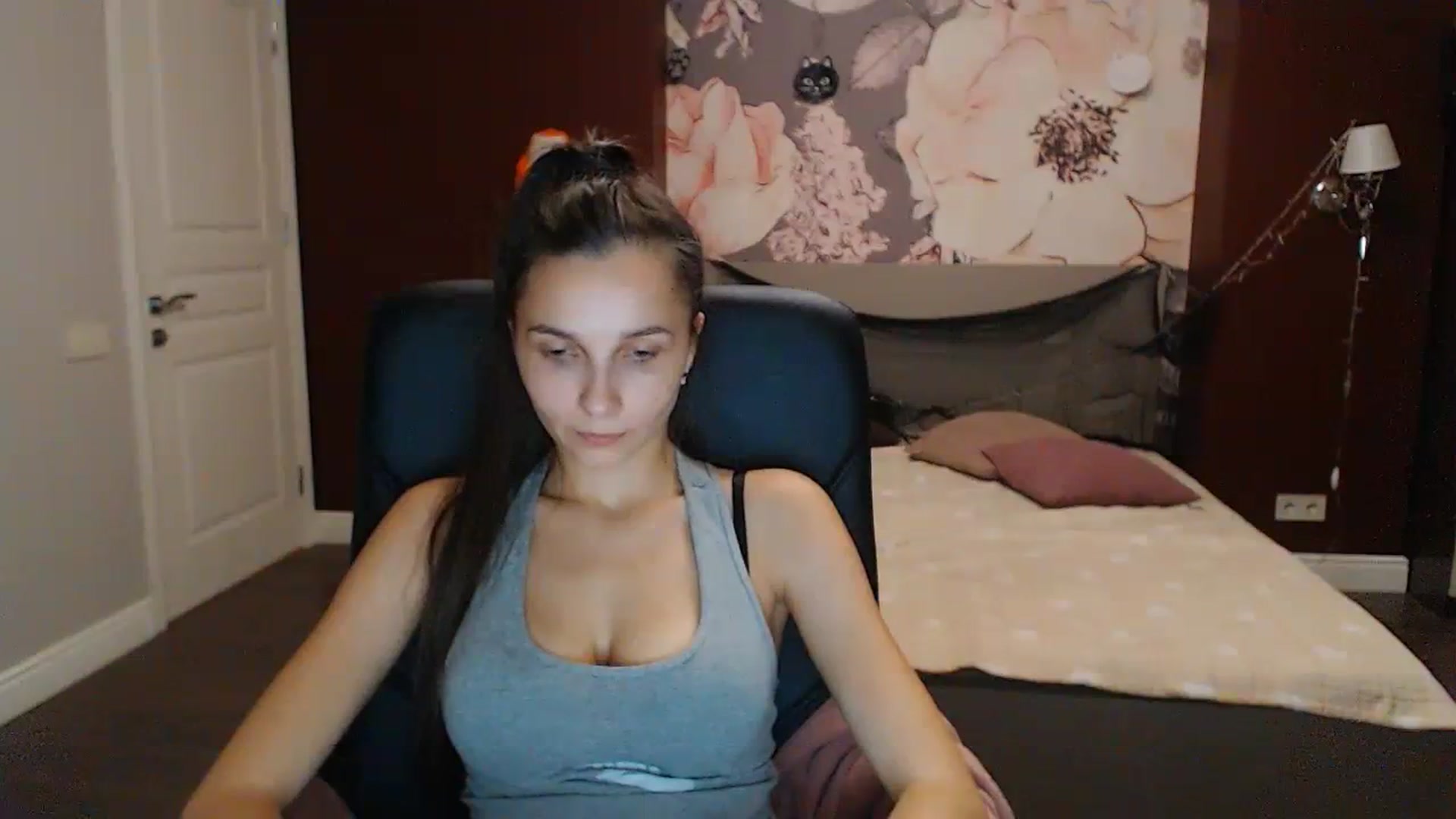 Gallery image thumbnail from Karina_Mils's myfreecams stream on, 10/22/2023, 16:03 image 5 of 20
